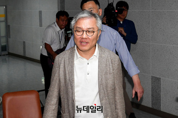 최강욱 "정치검찰의 부당한 기소" … 선거법 위반 항소심 2년만 재개