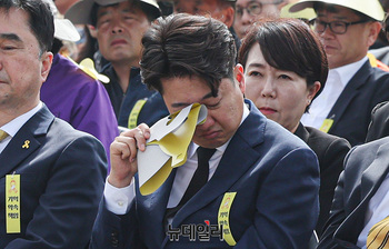 기세당당 이준석의 폭주 … 尹·韓에 속사포 공격