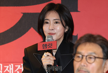 [포토] '햄릿' 무대 오르는 배우 이항나