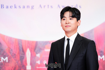 [포토] 레드카펫 선 조현철 감독