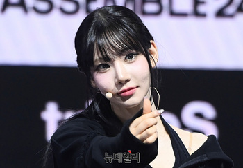 [포토] 트리플에스 S7 김나경 '시크한 손가락 하트'