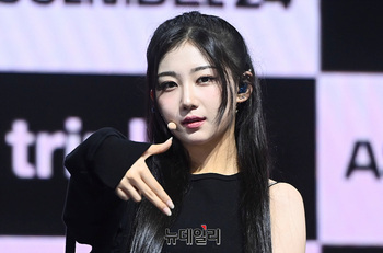 [포토] 트리플에스 S9 카에데 '설레는 아이컨택'