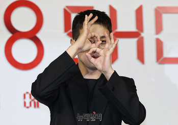 [포토] 더에이트쇼 박정민 "머리 쓰는 역, 딱 좋아"