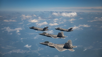'세계 최강' 美 F-22, 韓 F-35A와 한반도서 도그파이팅 … "근접거리서 치열한 공중전"