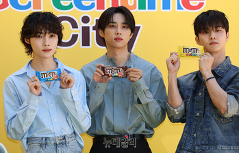 [포토] 성수동 '스크린타임 시티' 방문한 더보이즈 