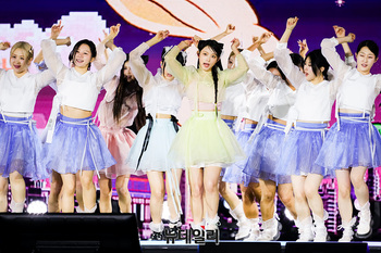 [포토] 한복입고 무대 선보이는 뉴진스