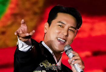 [포토] 장민호 "풍악을 올려라"