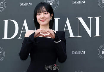 [포토] 임수정 "하이주얼리 전시장 왔어요"