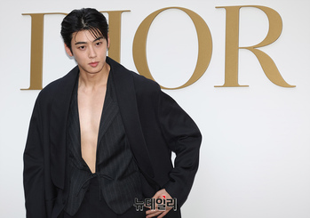 [포토] 차은우, 코트속 드러낸 몸매