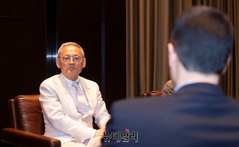 [포토] CISAC 권리단체 회의, 대화 나누는 유인촌 장관 