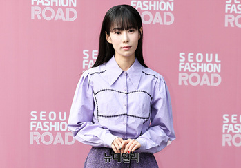 [포토] 하다인, 보라빛 패션 