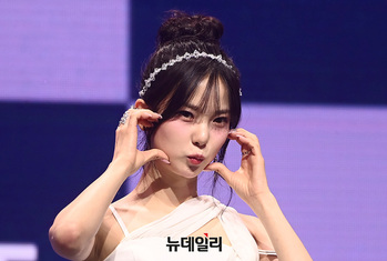 [포토] 케플러 최유진, 리더의 하트