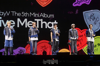[포토] 다섯 번째 미니앨범 '기브미댓' 소개하는 웨이션브이 