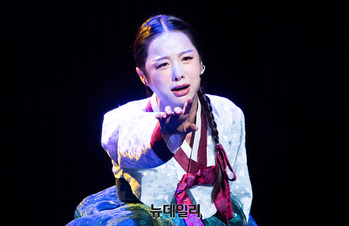 [포토] 뮤지컬 '영웅' 프레스콜, 열연 펼치는 솔지