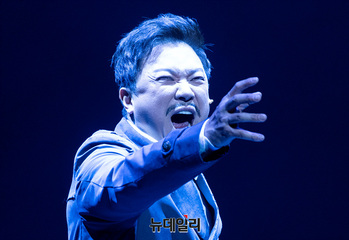 [포토] 뮤지컬 '영웅' 무대 선보이는 정성화