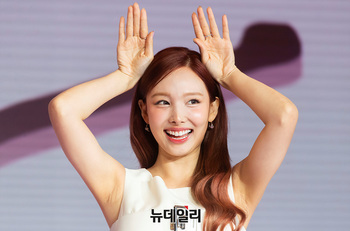 [포토] 나연 '토끼 포즈'