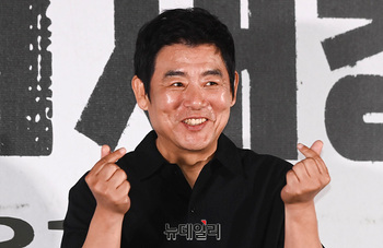 [포토] 하이재킹 성동일 "잘 부탁드립니다"