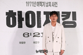 [포토] 하이재킹 하정우 '카리스마 넘치는 포즈'