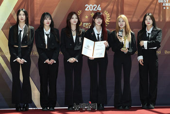 [포토] 아일리원 "한류연예대상 수상했어요"