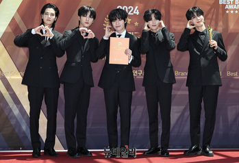 [포토] 글로벌신인스타 수상한 아이돌그룹 '디그니티'