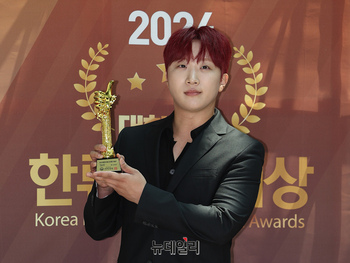 [포토] 배우 김명준, 라이징스타대상 남자배우 부문 수상