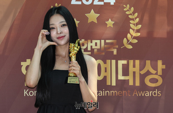 [포토] 수상한 가수 헤니