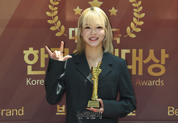 [포토] 사오리 "한류연예대상 수상했어요"