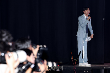 [포토] 아이돌그룹 '라이즈' 소개하는 이승국