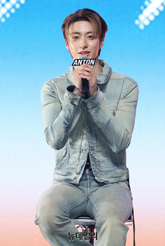 [포토] 수록곡 소개하는 라이즈 엔톤