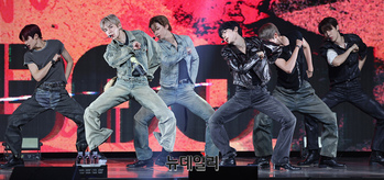 [포토] 디스코+베이스에 몸 싣은 '라이즈'...타이틀 '붐 붐 베이스'로 컴백