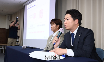 [포토] 박세리 이사장 '부친 사문서 위조' 기자회견