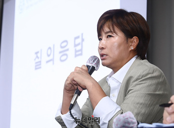 [포토] 입장 밝히는 박세리 이사장 