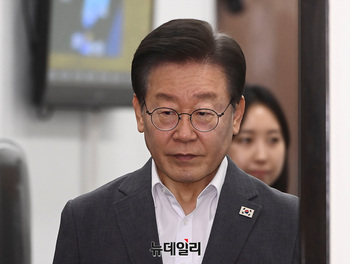 [포토] 최고위 참석하는 이재명 대표 