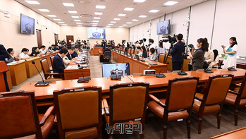 [포토] '여당 불출석' 복지위 주재하는 박주민 위원장 