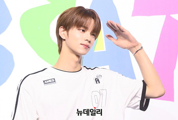 [포토] 투어스 신유, 청량감 넘치는 미모