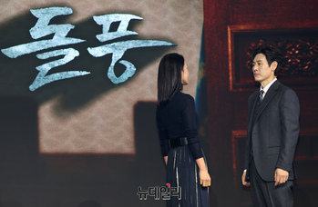 [포토] 넷플릭스 돌풍서 만난 '설경구-김희애'