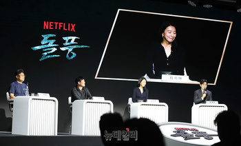 [포토] 넷플릭스 돌풍, 시사 녹화장으로 변한 제작발표회장 