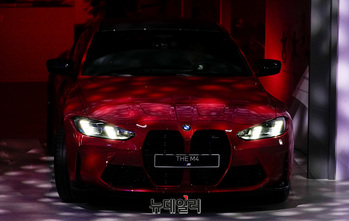 [포토] 모습 드러내는 BMW IX2·뉴M4