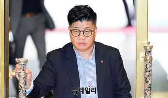 [포토] 롯데 VCM 참석하는 강병구 롯데글로벌로지스 대표