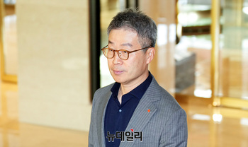 [포토] 롯데 하반기 VCM 향하는 최진환 롯데렌탈 대표 