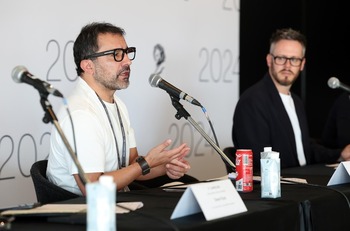 "누가 봐도 코카콜라"… 구겨진 로고가 전한 브랜드 메시지의 힘