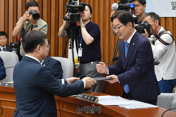 [포토] 선서문 전달하는 박영재 대법관 후보자
