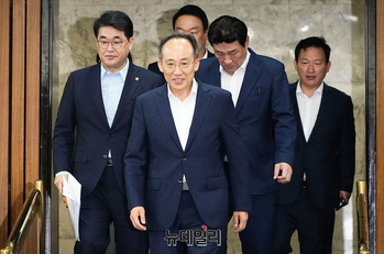 [포토] 윈내대책회의 참석하는 추경호 원내대표