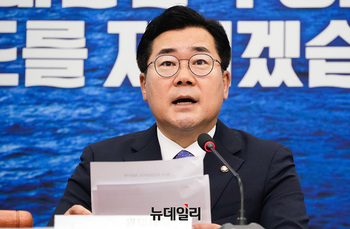 [포토] 박찬대 '한동훈, 바지사장 아닐거라 생각'