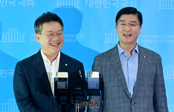 [포토] 한동훈·이재명 회담 준비 관련 브리핑하는 여야 대표 비서실장