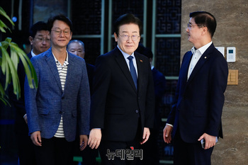 [포토] 먼저 도착한 이재명 민주당 대표