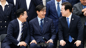 [포토] 대화 나누는 이재명·박찬대·조국