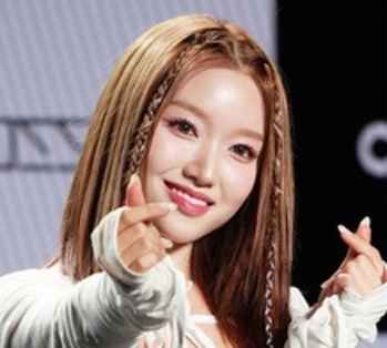 [영상] 루셈블 고원 '귀여운 손가락 하트'