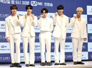 [영상] 원어스 "오늘밤 첫방으로 찾아갑니다"