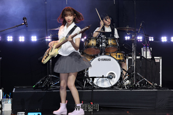 [영상] 걸밴드 QWER, 타이틀 '내 이름 맑음'으로 컴백